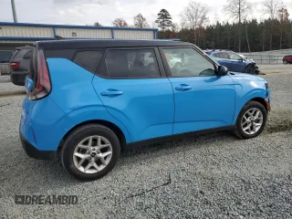 2024 Kia Soul S with VIN KNDJ23AU7R7229720, listed as a Copart auction lot 82536444 with 13,677 mi miles and Salvage Title. Bid and sale history available at DreamBid. Image 3.