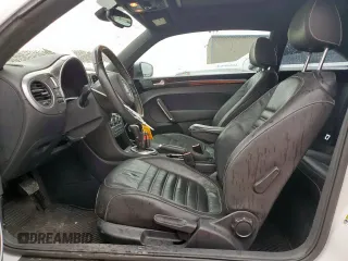 2014 Volkswagen Beetle 1.8T z VIN 3VWJ17AT5EM652990, wystawiony jako Copart lot #60094715 z przebiegiem 109 911 mil mil oraz Szkoda całkowita • Salvage title. Historia ofert i sprzedaży dostępna na DreamBid. Obrazek 7.