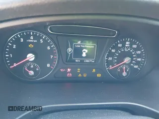 2017 Kia Sorento LX z VIN 5XYPGDA32HG265986, wystawiony jako IAAI lot #42571760 z przebiegiem 108 677 mil mil oraz . Historia ofert i sprzedaży dostępna na DreamBid. Obrazek 7.