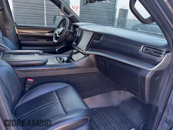2024 Jeep Wagoneer Series II with VIN 1C4SJSBP8RS181555, listed as a Copart auction lot 64525595 with 19,105 mi miles and Clean title. Bid and sale history available at DreamBid. Image 5.