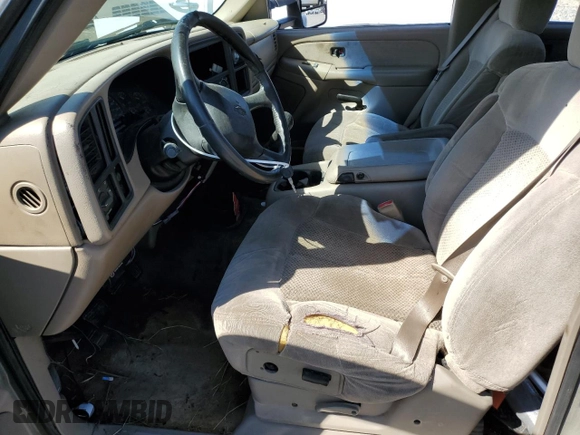 2001 Chevrolet Silverado 3500 LS z VIN 1GCJC33121F182199, wystawiony jako Copart lot #72530404 z przebiegiem 252 199 mil mil oraz Szkoda całkowita • Salvage title. Historia ofert i sprzedaży dostępna na DreamBid. Obrazek 7.