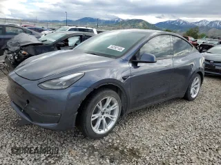 2023 Tesla Model Y Long Range z VIN 7SAYGAEE6PF692711, wystawiony jako Copart lot #56292145 z przebiegiem 48 076 mil mil oraz Szkoda całkowita • Salvage title. Historia ofert i sprzedaży dostępna na DreamBid. Obrazek 1.
