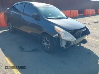 2015 Nissan Versa S Plus with VIN 3N1CN7AP9FL809885, listed as a IAAI auction lot 41969634 with 111,715 mi miles. Bid and sale history available at carsss.com. Image 1.
