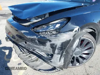 2022 Tesla Model Y Performance with VIN 7SAYGDEF5NF336693, listed as a IAAI auction lot 41805752 with 42,009 mi miles and . Bid and sale history available at DreamBid. Image 18.