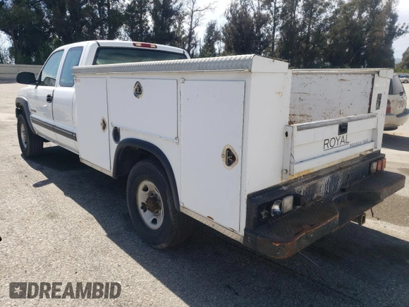 2002 Chevrolet Silverado 1500 with VIN 1GBHC29U22E300208, listed as a Copart auction lot 52234395 with Not Provided miles and Clean Title. Bid and sale history available at DreamBid. Image 2.