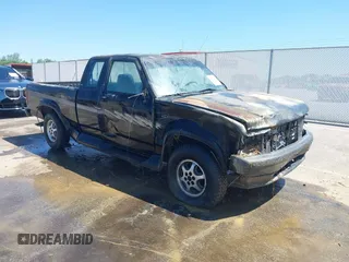 1996 Dodge Dakota z VIN 1B7GG23Y0TS645277, wystawiony jako IAAI lot #42226257 z przebiegiem 176 706 mil mil oraz . Historia ofert i sprzedaży dostępna na DreamBid. Obrazek 1.