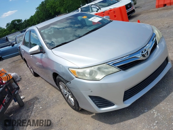 2012 Toyota Camry L z VIN 4T1BF1FK1CU026024, wystawiony jako IAAI lot #42318004 z przebiegiem 121 306 mil mil oraz . Historia ofert i sprzedaży dostępna na DreamBid. Obrazek 1.