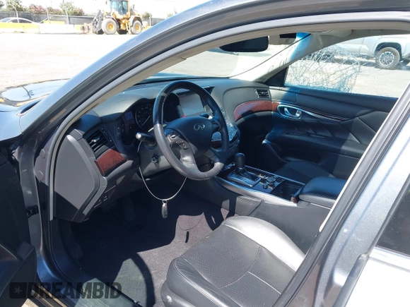 2017 Infiniti Q70 3.7 with VIN JN1BY1AP1HM740652, listed as a IAAI auction lot 42417772 with 81,723 mi miles and . Bid and sale history available at DreamBid. Image 5.