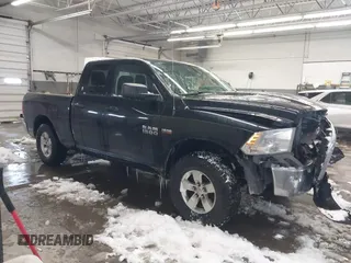 2016 Ram 1500 Express z VIN 1C6RR7FT2GS267802, wystawiony jako IAAI lot #41577363 z przebiegiem 71 703 mil mil oraz . Historia ofert i sprzedaży dostępna na DreamBid. Obrazek 1.