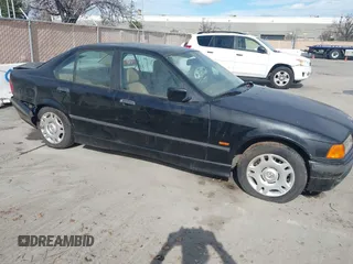 1997 BMW 3 Series 318i z VIN WBACC032XVEK24417, wystawiony jako IAAI lot #41648369 z przebiegiem 127 747 mil mil oraz . Historia ofert i sprzedaży dostępna na DreamBid. Obrazek 1.