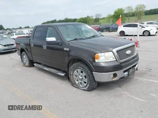 2006 Ford F-150 XLT с VIN 1FTPW14546FA04860, выставлен на аукционе IAAI как лот 42767406 с пробегом 156 484 миль миль и . История ставок и продаж доступна на DreamBid. Изображение 1.