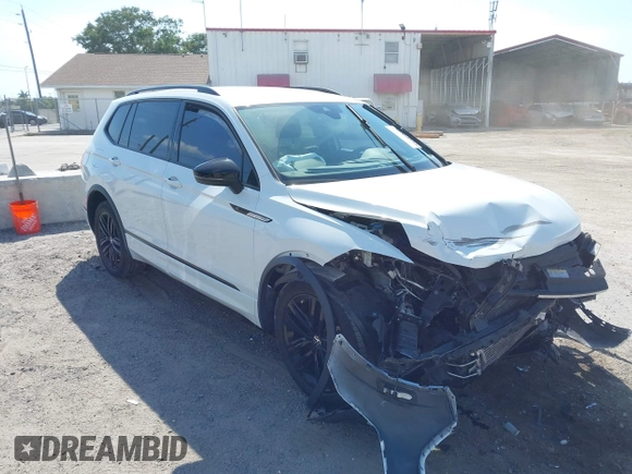 2022 Volkswagen Tiguan SE R-Line Black with VIN 3VVCB7AX5NM009696, listed as a IAAI auction lot 42364884 with 45,380 mi miles and . Bid and sale history available at DreamBid. Image 1.