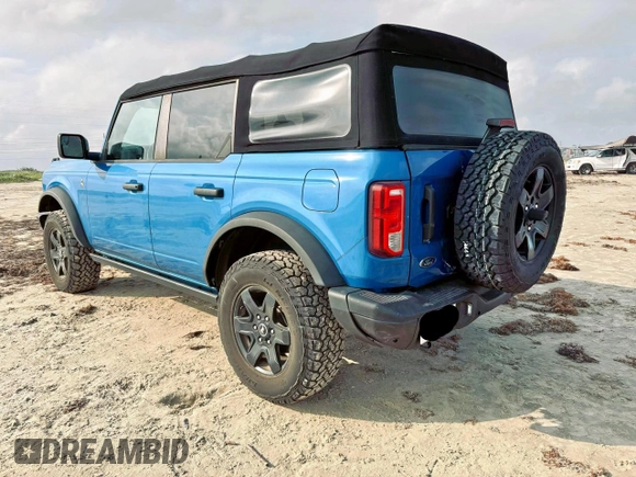 2023 Ford Bronco z VIN 1FMDE5DH1PLA85211, wystawiony jako Copart lot #61242455 z przebiegiem 33 535 mil mil oraz Szkoda całkowita • Salvage title. Historia ofert i sprzedaży dostępna na DreamBid. Obrazek 3.