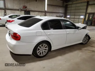 2007 BMW 3 Series 328xi z VIN WBAVC93517KX56831, wystawiony jako Copart lot #54937815 z przebiegiem 232 405 mil mil oraz Szkoda całkowita • Salvage title. Historia ofert i sprzedaży dostępna na DreamBid. Obrazek 3.