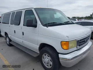 2004 Ford Econoline Wagon XL with VIN 1FBSS31L74HA31495, listed as a IAAI auction lot 41442985 with 522,027 mi miles. Bid and sale history available at carsss.com. Image 1.