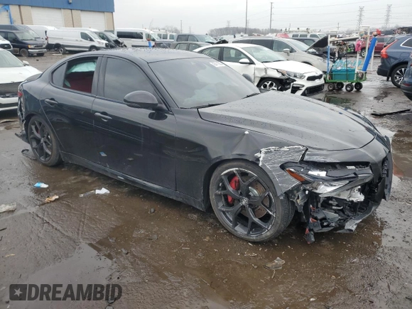 2021 Alfa Romeo Giulia Ti z VIN ZARFANBN3M7644625, wystawiony jako Copart lot #43411055 z przebiegiem Nie podano mil oraz Nie do naprawy • Non repairable. Historia ofert i sprzedaży dostępna na DreamBid. Obrazek 4.