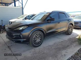 2021 Porsche Cayenne z VIN WP1AA2AY0MDA05827, wystawiony jako Copart lot #56890125 z przebiegiem 36 252 mil mil oraz Szkoda całkowita • Salvage title. Historia ofert i sprzedaży dostępna na DreamBid. Obrazek 1.