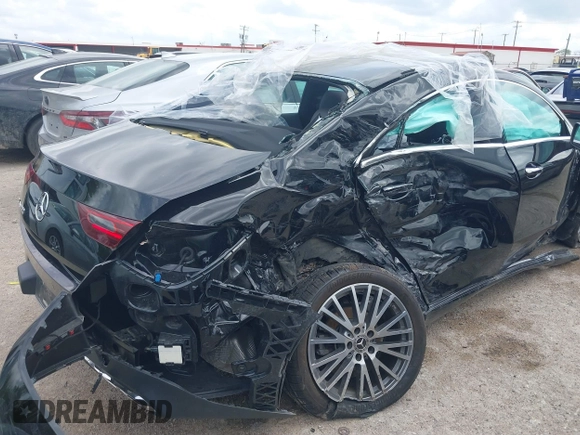 2025 Mercedes-Benz CLA 250 z VIN W1K5J4GB3SN516138, wystawiony jako IAAI lot #41903335 z przebiegiem 12 318 mil mil oraz . Historia ofert i sprzedaży dostępna na DreamBid. Obrazek 6.