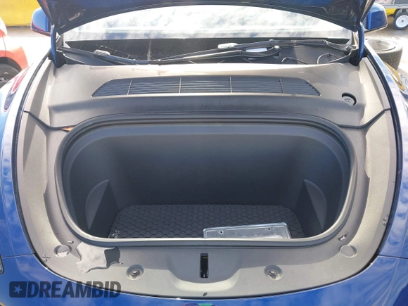 2022 Tesla Model Y Long Range with VIN 7SAYGDEE6NF318372, listed as a IAAI auction lot 41526857 with 26,083 mi miles and . Bid and sale history available at carsss.com. Image 10.