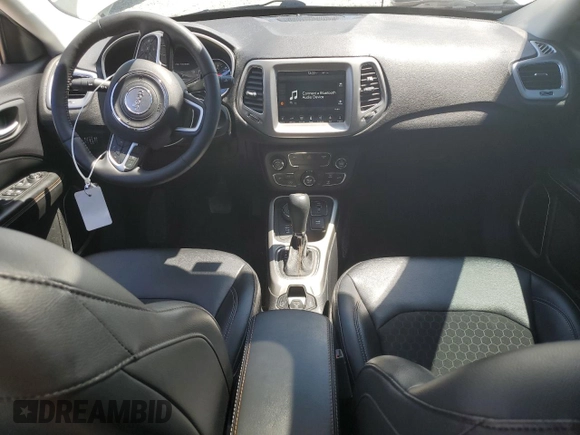 2017 Jeep Compass Latitude z VIN 3C4NJDBB4HT689452, wystawiony jako Copart lot #58602305 z przebiegiem 35 625 mil mil oraz Szkoda całkowita • Salvage title. Historia ofert i sprzedaży dostępna na DreamBid. Obrazek 8.