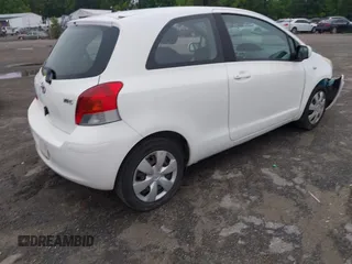 2009 Toyota Yaris z VIN JTDJT903995234034, wystawiony jako IAAI lot #42199093 z przebiegiem 194 471 mil mil oraz . Historia ofert i sprzedaży dostępna na DreamBid. Obrazek 4.