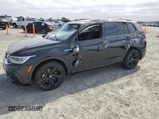 2024 Volkswagen Tiguan SE R-Line Black z VIN 3VVCB7AX8RM072281, wystawiony jako Copart lot #54356745 z przebiegiem 10 562 mil mil oraz Szkoda całkowita • Salvage title. Historia ofert i sprzedaży dostępna na DreamBid. Obrazek 1.
