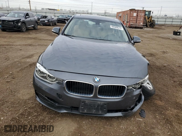 2018 BMW 3 Series 320i xDrive z VIN WBA8A3C57JA491717, wystawiony jako Copart lot #49509515 z przebiegiem 57 141 mil mil oraz Szkoda całkowita • Salvage title. Historia ofert i sprzedaży dostępna na DreamBid. Obrazek 5.