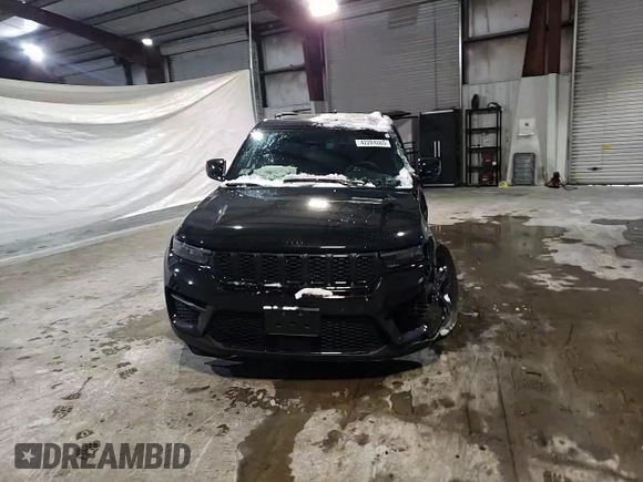 2024 Jeep Grand Cherokee Laredo with VIN 1C4RJHAG6R8929378, listed as a Copart auction lot 42204865 with 8,086 mi miles and Salvage title. Bid and sale history available at DreamBid. Image 11.