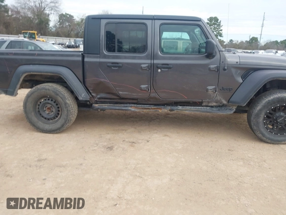2020 Jeep Gladiator Sport S with VIN 1C6HJTAG2LL151865, listed as a IAAI auction lot 41649805 with 117,093 mi miles. Bid and sale history available at carsss.com. Image 6.