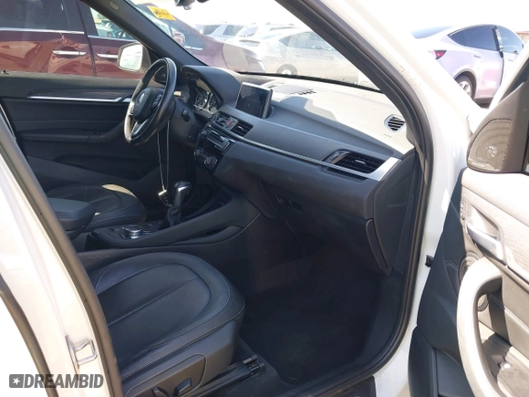2017 BMW X1 xDrive28i with VIN WBXHT3C30H5F68187, listed as a IAAI auction lot 41830892 with 101,313 mi miles. Bid and sale history available at carsss.com. Image 5.