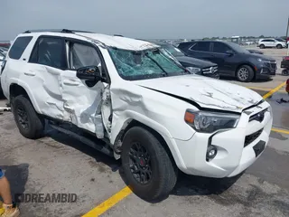 2023 Toyota 4Runner SR5 z VIN JTEEU5JR0P5305009, wystawiony jako IAAI lot #42263610 z przebiegiem 17 132 mil mil oraz . Historia ofert i sprzedaży dostępna na DreamBid. Obrazek 1.