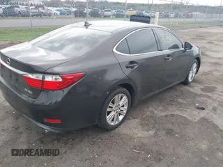 2013 Lexus ES 4dr Sdn with VIN JTHBK1GG9D2029078, listed as a IAAI auction lot 41970085 with 130,898 mi miles. Bid and sale history available at carsss.com. Image 4.