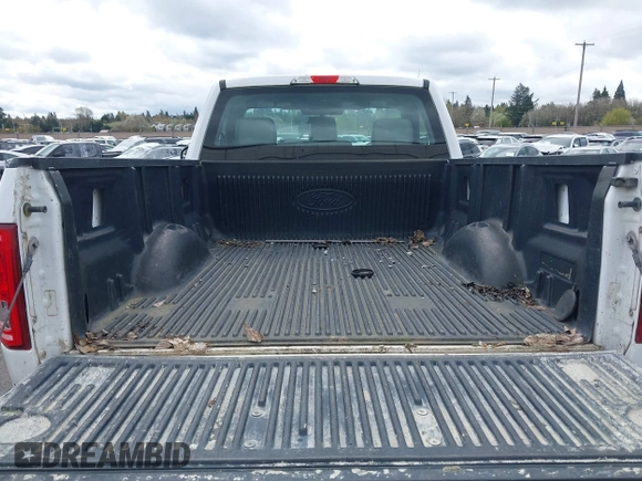 2016 Ford F-150 XL with VIN 1FTMF1C85GKE18267, listed as a IAAI auction lot 41921826 with 122,686 mi miles. Bid and sale history available at carsss.com. Image 8.