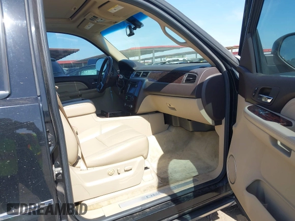 2007 GMC Yukon XL with VIN 1GKFK66827J284843, listed as a IAAI auction lot 42360026 with 203,706 mi miles and . Bid and sale history available at DreamBid. Image 5.