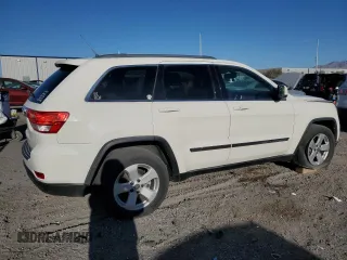 2011 Jeep Grand Cherokee Laredo with VIN 1J4RR4GG5BC503705, listed as a Copart auction lot 50014895 with 180,999 mi miles and Salvage title. Bid and sale history available at DreamBid. Image 3.