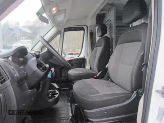 2017 Ram ProMaster Cargo with VIN 3C6TRVAG0HE521869, listed as a Copart auction lot 44081165 with 99,223 mi miles and Clean Title. Bid and sale history available at DreamBid. Image 5.