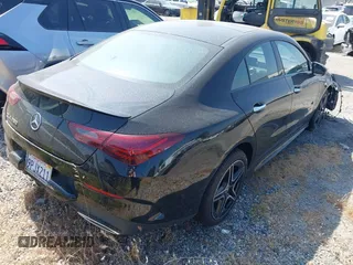 2025 Mercedes-Benz CLA 250 z VIN W1K5J4GBXSN481534, wystawiony jako IAAI lot #42254760 z przebiegiem 7 738 mil mil oraz . Historia ofert i sprzedaży dostępna na DreamBid. Obrazek 4.