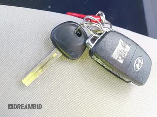 2015 Hyundai Sonata SE z VIN 5NPE24AF7FH158728, wystawiony jako IAAI lot #41841372 z przebiegiem 128 948 mil mil oraz . Historia ofert i sprzedaży dostępna na DreamBid. Obrazek 11.