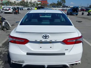 2020 Toyota Camry SE z VIN 4T1G11AK2LU970118, wystawiony jako IAAI lot #41950188 z przebiegiem 11 171 mil mil oraz . Historia ofert i sprzedaży dostępna na DreamBid. Obrazek 17.