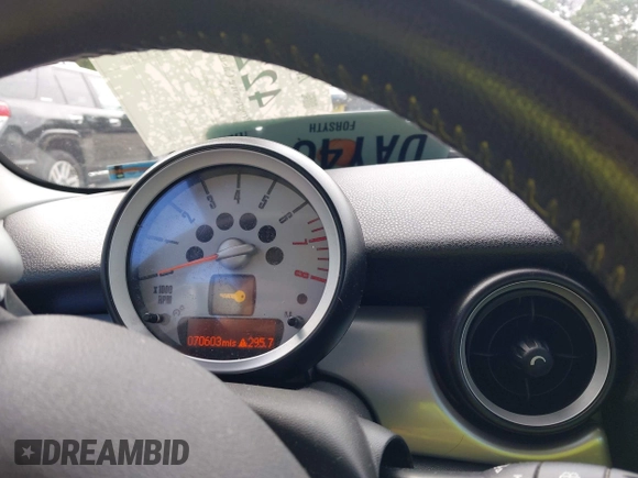 2007 MINI Hardtop S with VIN WMWMF73537TL88038, listed as a IAAI auction lot 42200252 with 70,603 mi miles and . Bid and sale history available at DreamBid. Image 7.