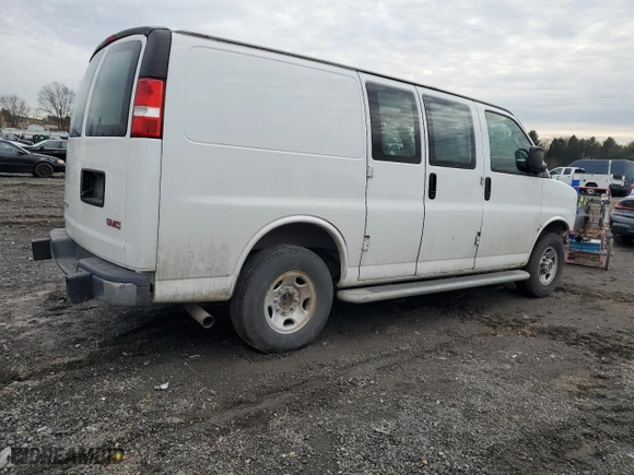2018 GMC Savana Cargo Van with VIN 1GTW7AFG0J1905897, listed as a Copart auction lot 43683865 with 103,932 mi miles and Salvage Title. Bid and sale history available at carsss.com. Image 3.