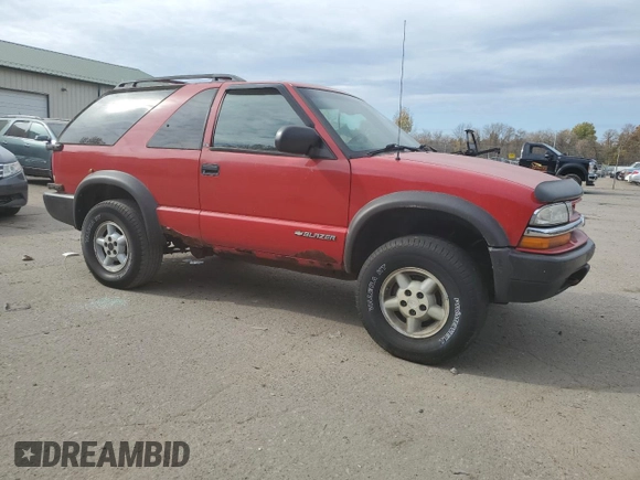 2000 Chevrolet Blazer LS z VIN 1GNCT18W8YK155812, wystawiony jako Copart lot #77315424 z przebiegiem 151 418 mil mil oraz Czysty tytuł • Clean title. Historia ofert i sprzedaży dostępna na DreamBid. Obrazek 4.