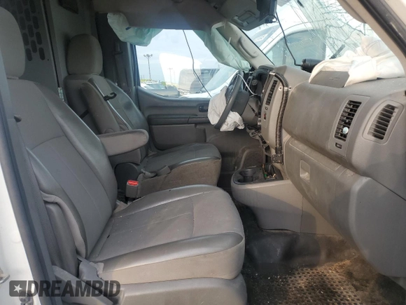 2020 Nissan NV Cargo S z VIN 1N6BF0LY9LN803984, wystawiony jako Copart lot #55588715 z przebiegiem 156 488 mil mil oraz Szkoda całkowita • Salvage title. Historia ofert i sprzedaży dostępna na DreamBid. Obrazek 7.