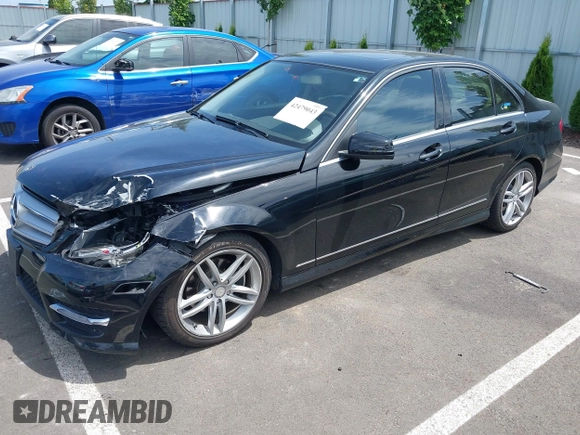 2012 Mercedes-Benz C 300 Sport с VIN WDDGF8BB9CA642697, выставлен на аукционе IAAI как лот 42479043 с пробегом 93 021 миль миль и . История ставок и продаж доступна на DreamBid. Изображение 17.