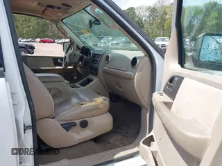 2003 Ford Expedition Special Service with VIN 1FMRU15W13LC16761, listed as a IAAI auction lot 41942186 with 279,378 mi miles. Bid and sale history available at carsss.com. Image 5.