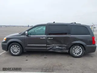 2015 Chrysler Town & Country Touring-L with VIN 2C4RC1CG9FR674238, listed as a IAAI auction lot 41908335 with 138,819 mi miles. Bid and sale history available at carsss.com. Image 6.