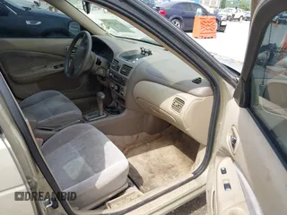 2001 Nissan Sentra GXE z VIN 3N1CB51D01L520566, wystawiony jako IAAI lot #42262736 z przebiegiem 122 675 mil mil oraz . Historia ofert i sprzedaży dostępna na DreamBid. Obrazek 5.