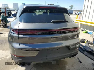 2024 Porsche Cayenne z VIN WP1AA2AY0RDA11814, wystawiony jako Copart lot #45279905 z przebiegiem 4 497 mil mil oraz Szkoda całkowita • Salvage title. Historia ofert i sprzedaży dostępna na DreamBid. Obrazek 6.