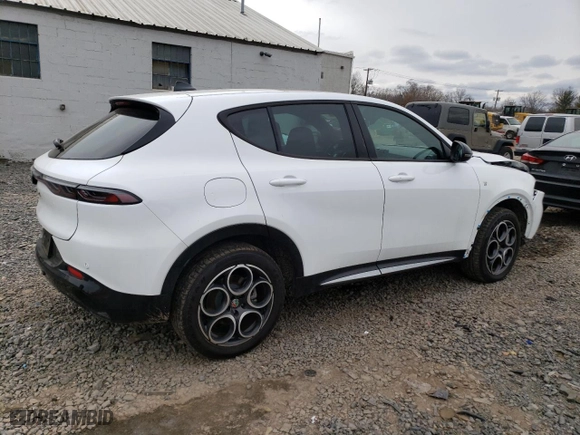 2024 Alfa Romeo Tonale Ti with VIN ZASPATCW2R3050296, listed as a Copart auction lot 46153295 with 7,440 mi miles and Salvage Title. Bid and sale history available at carsss.com. Image 3.