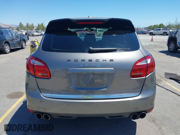 2014 Porsche Cayenne S с VIN WP1AB2A29ELA55755, выставлен на аукционе IAAI как лот 42653023 с пробегом 119 560 миль миль и . История ставок и продаж доступна на DreamBid. Изображение 17.